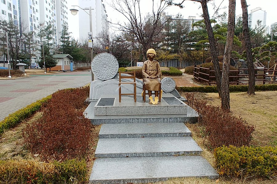 Statue of Peace image