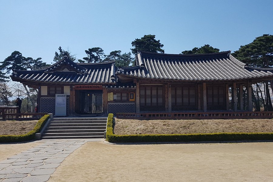 Heogyun and Heonanseolheon Memorial Hall image