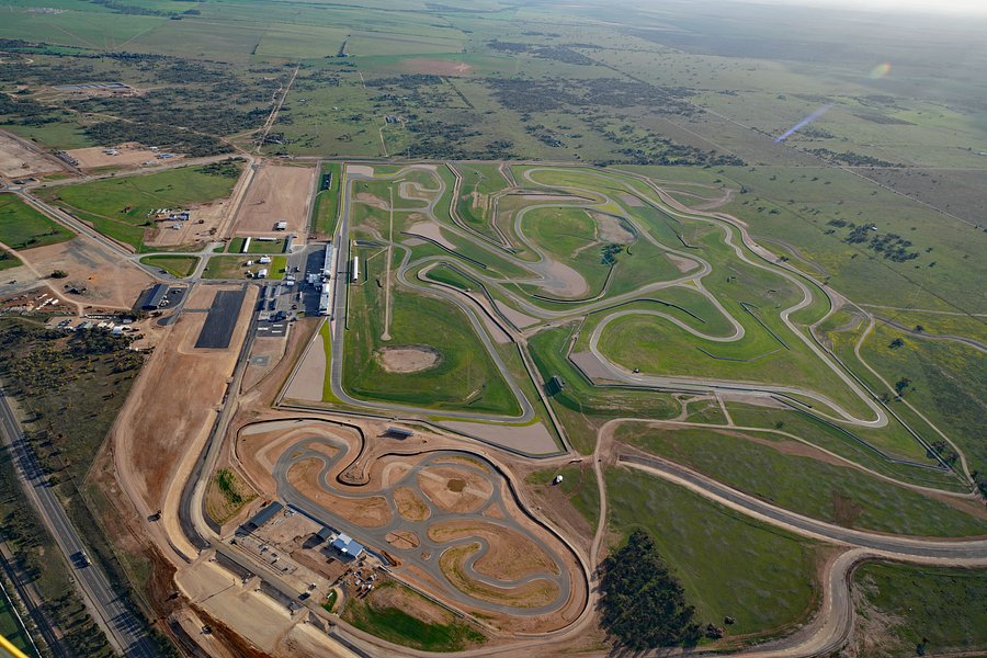 The Bend Motorsport Park image