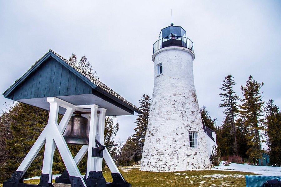 Old Presque Isle Lighthouse image