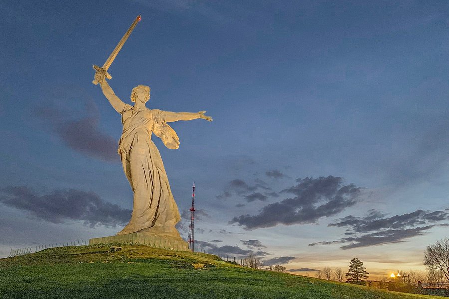 The Motherland Calls Sculpture image