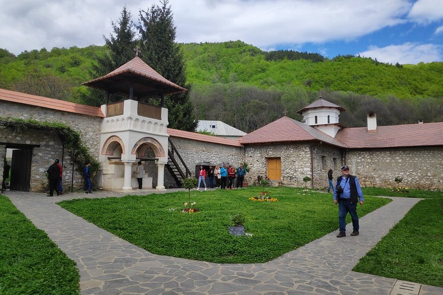 Polovragi Monastery image