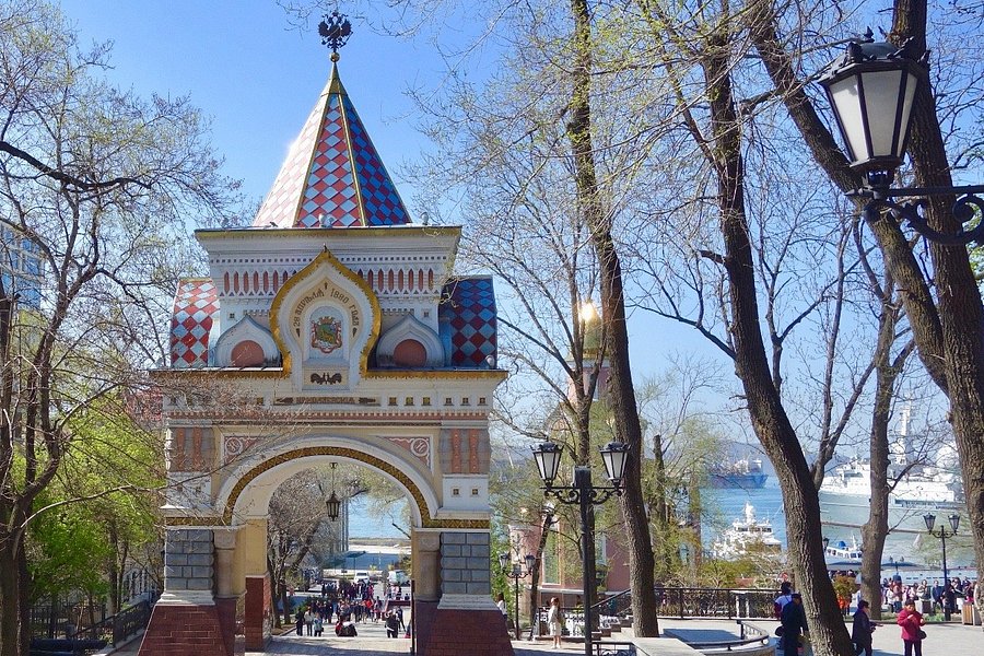 Nikolai's Triumphal Arch/ Arch of Prince Nicholas image