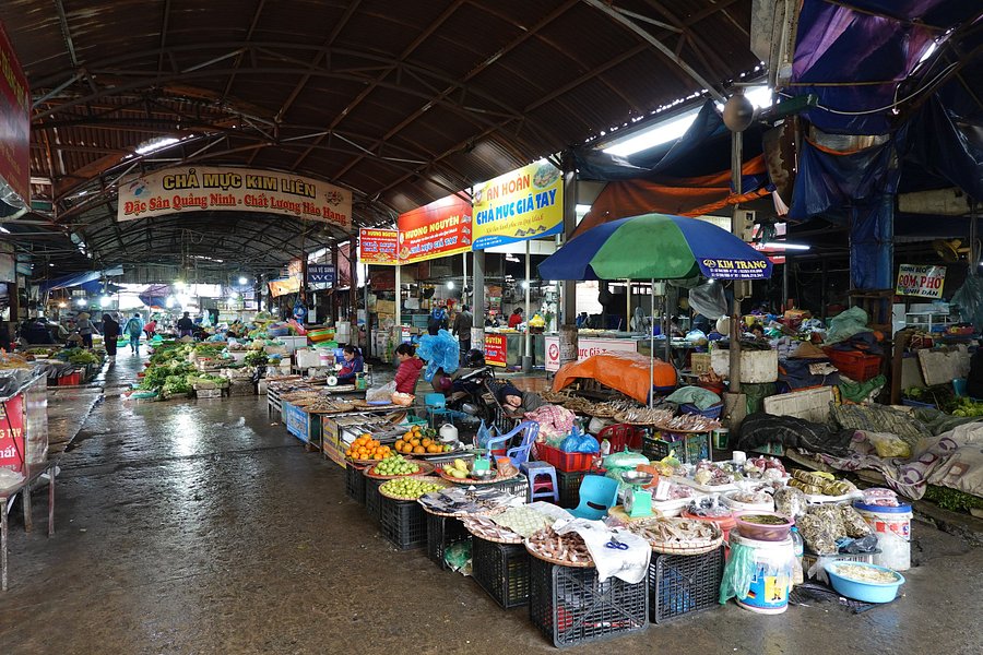 Ha Long Market image