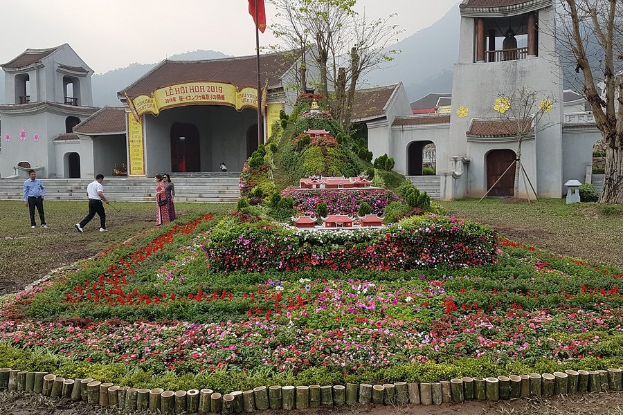 Yen Tu Buddhist Spring Festival image