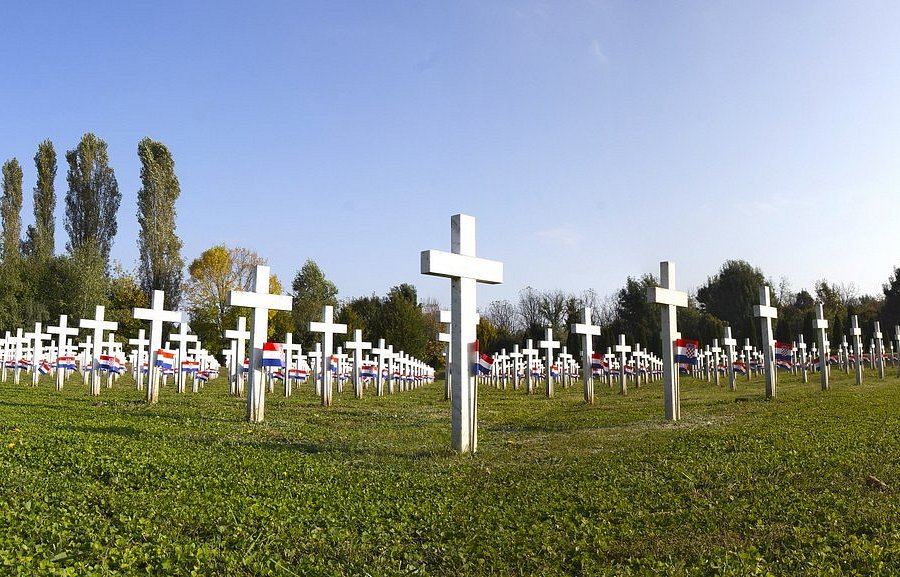 Memorijalno Groblje Vukovar image