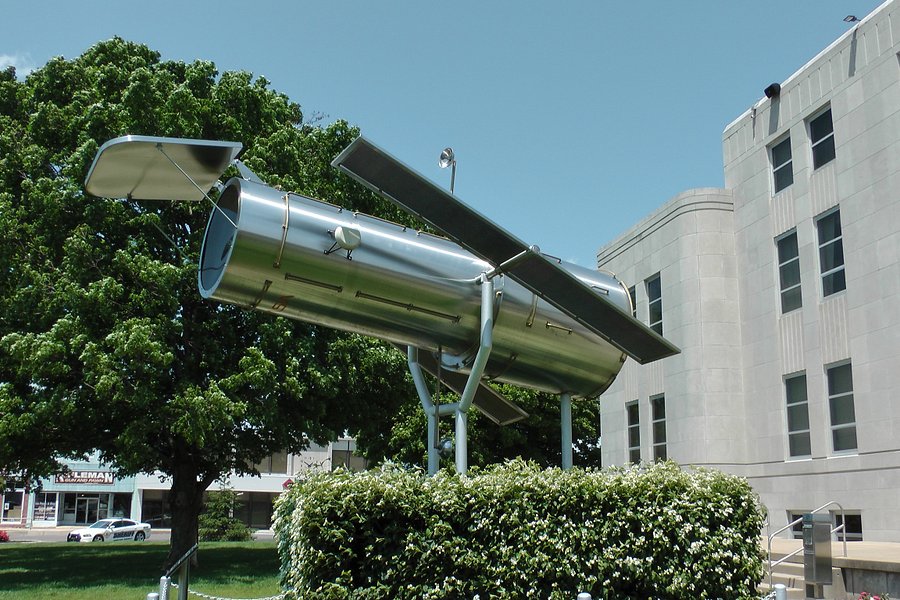 Webster County Circuit Court / Hubble Telescope Replica image