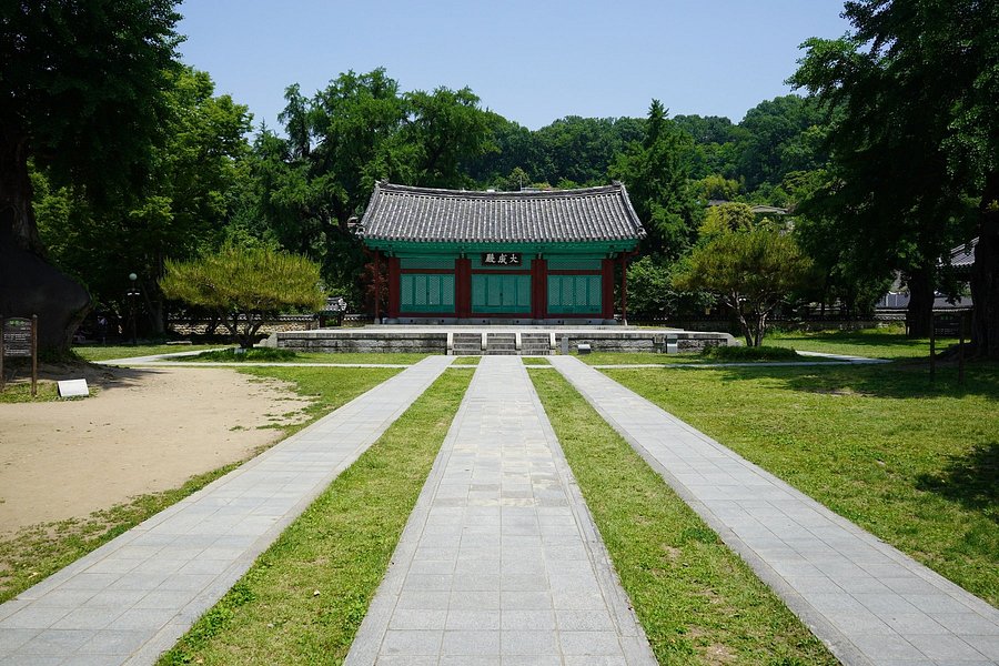 Jeonjuhyanggyo Confucian School image
