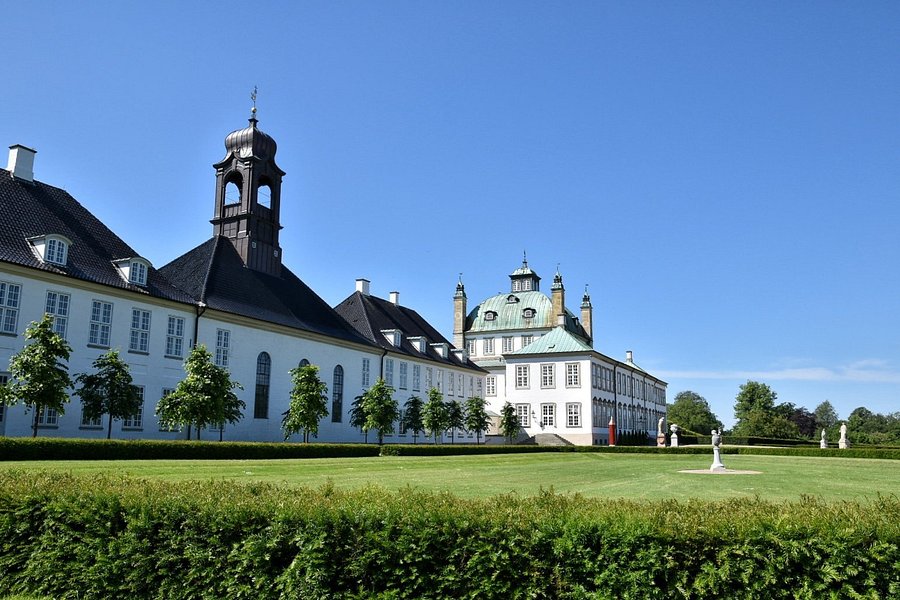 Fredensborg Palace image