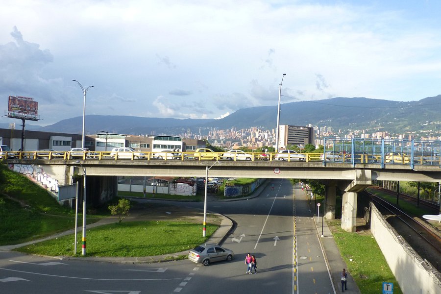 Metro de Medellin image
