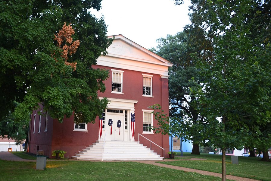 Mount Pulaski Courthouse State Historic Site image