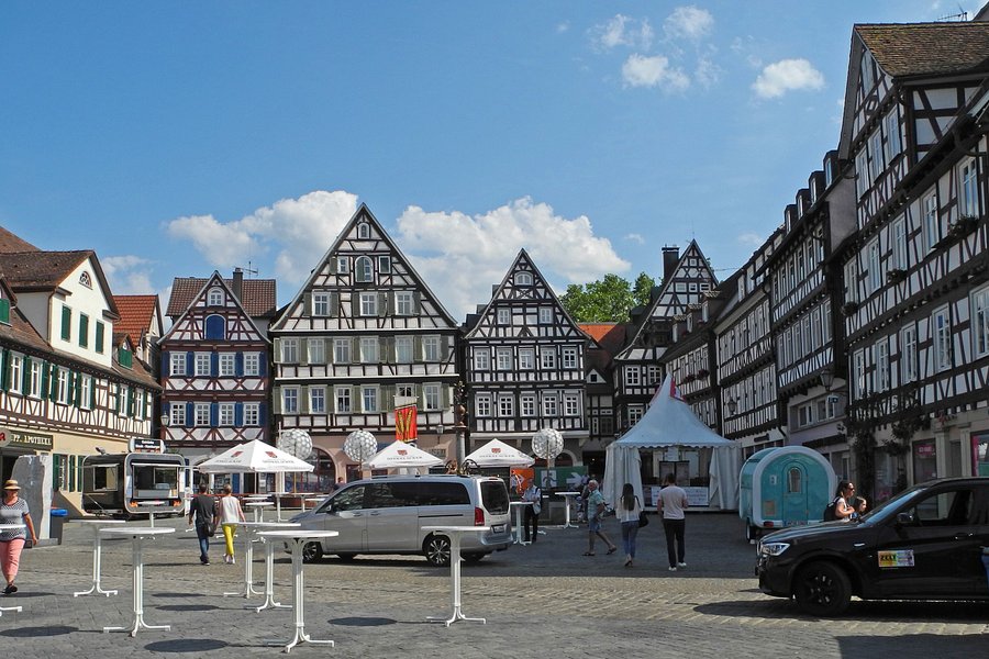 Historischer Marktplatz mit Marktbrunnen image