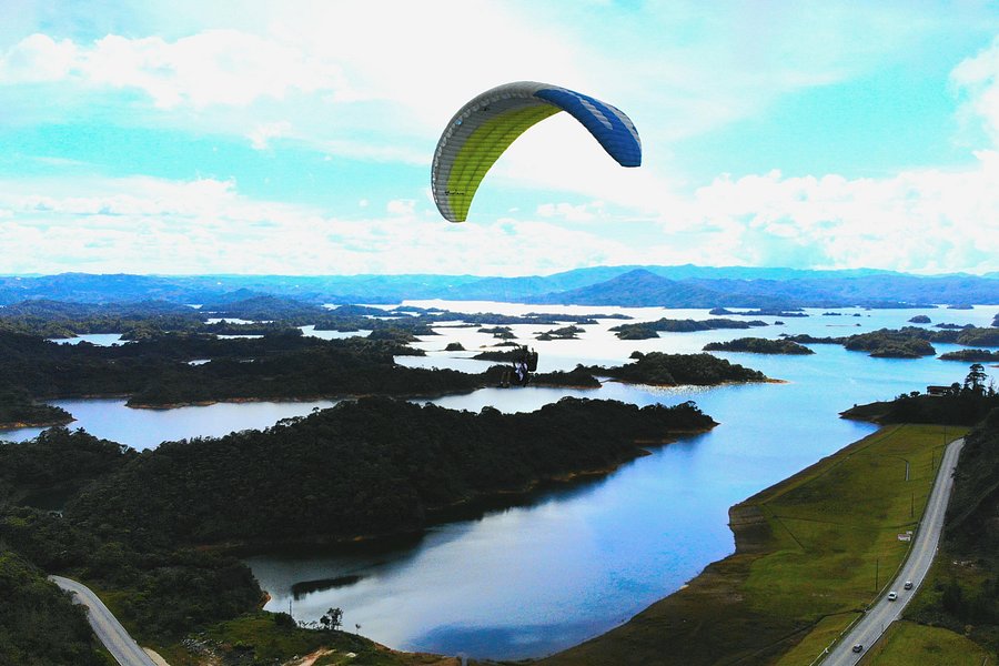 Paragliding Guatapé image