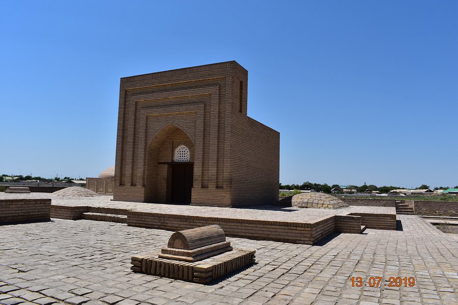 Piryarvali Mausoleum image