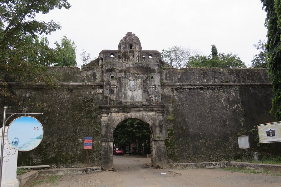 Moti Daman Fort image