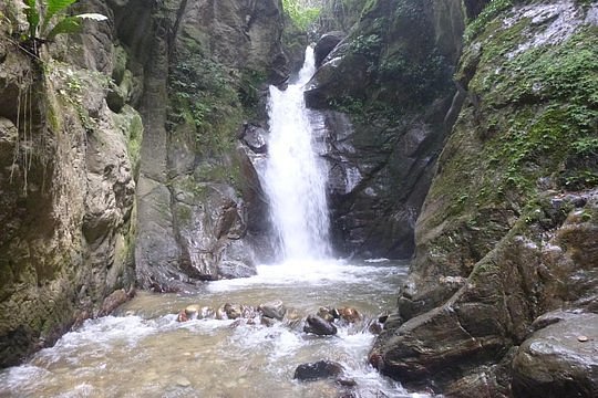 Salto de agua o Cascada del Ensueño. Waterfall Dreamimg image