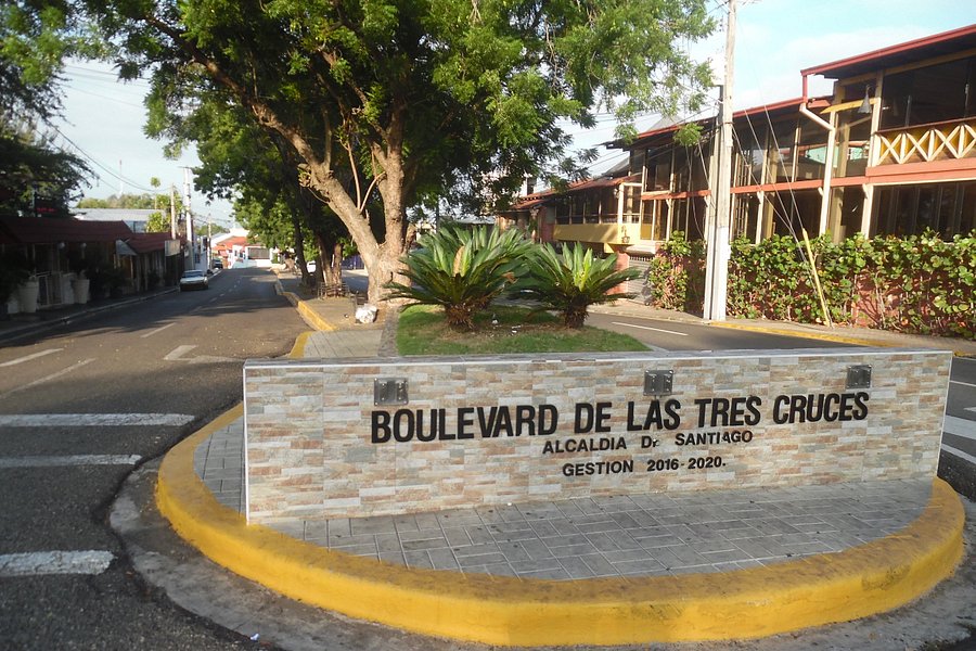Boulevard Las Tres Cruces image