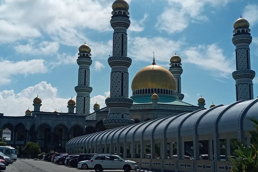 Hassanal Bolkiah Mosque image