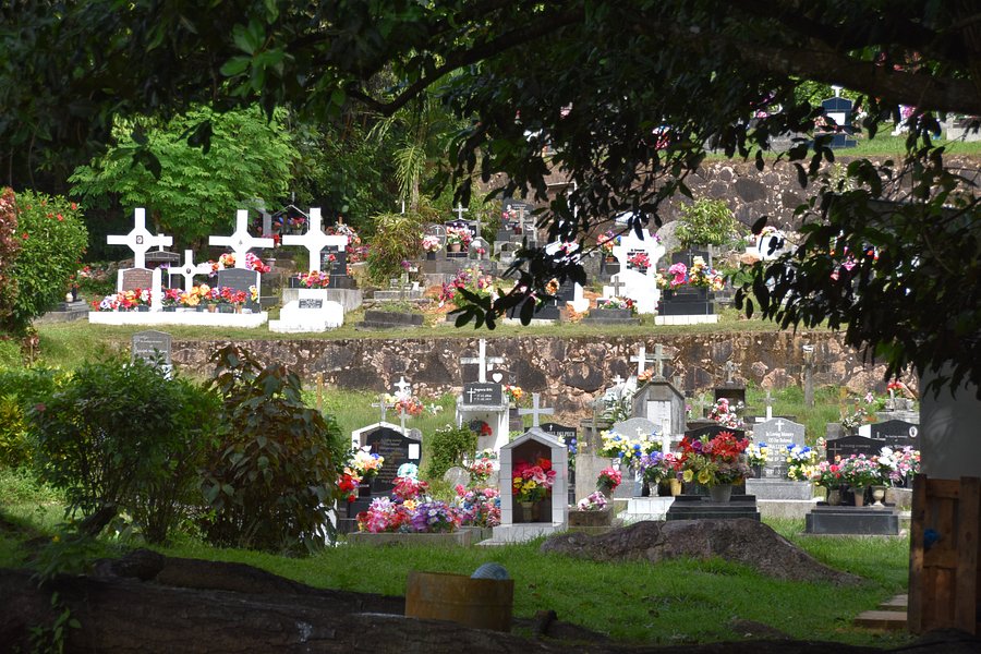 La Digue Cemetery image