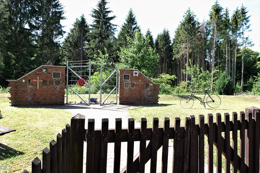 Stalag Xi-b Memorial Gate image