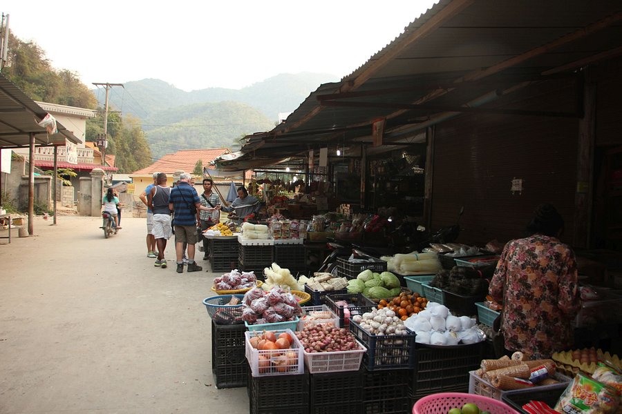 Pak Beng Market image