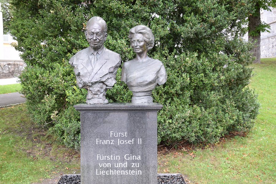 Monument to Franz Joseph II and Georgina von Wilczek image