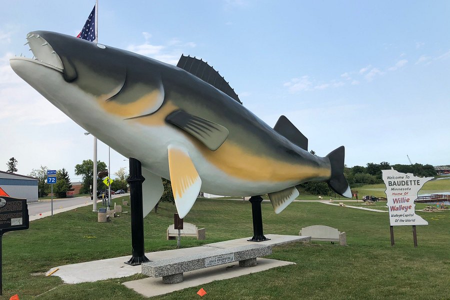 Willy Walleye Statue image