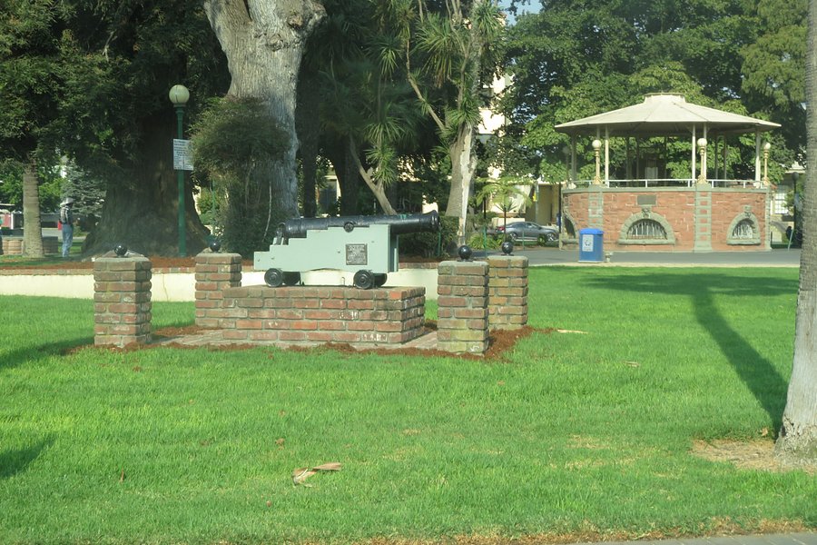 Watsonville City Plaza and Park image