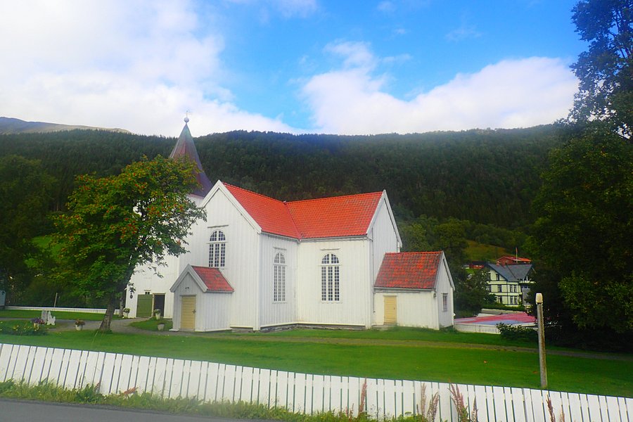 Lyngen Kirke image
