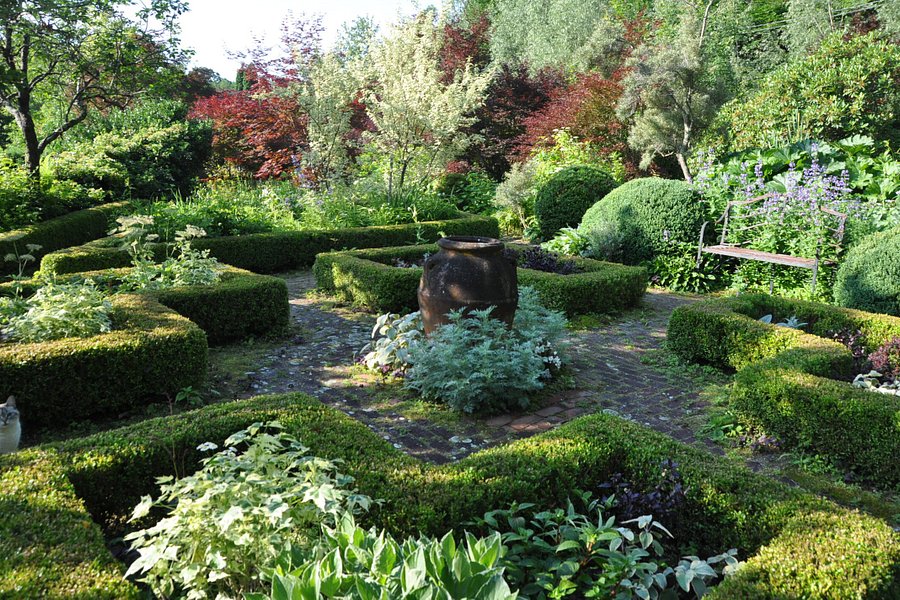 Hollister House Garden image