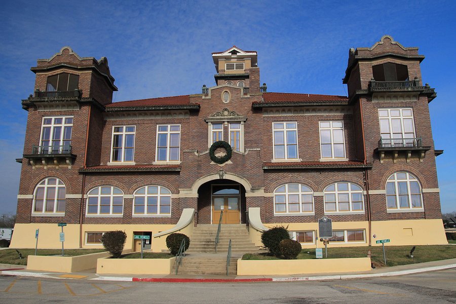 Atascosa County Courthouse image