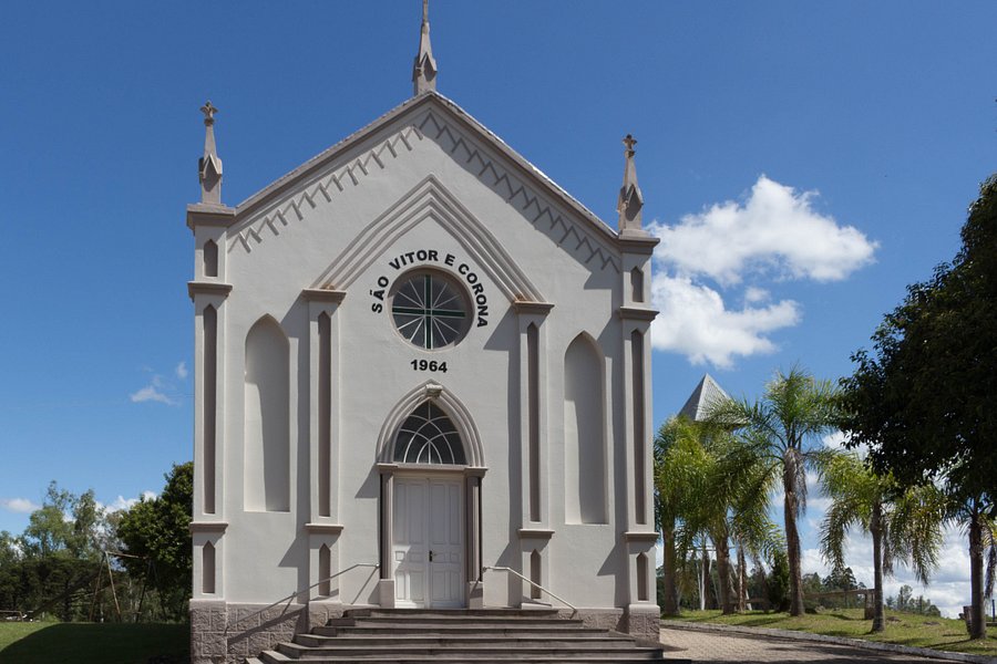 Igreja São Vitor e Corona image
