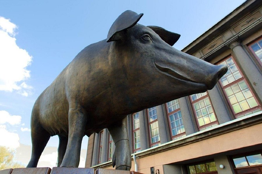 Sculpture Bronze Pig image