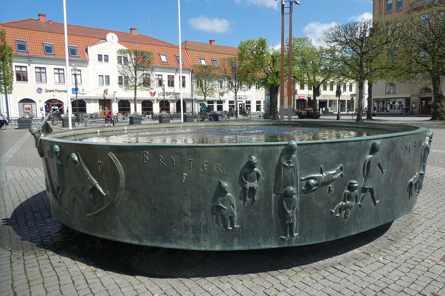 Krönikebrunnen image