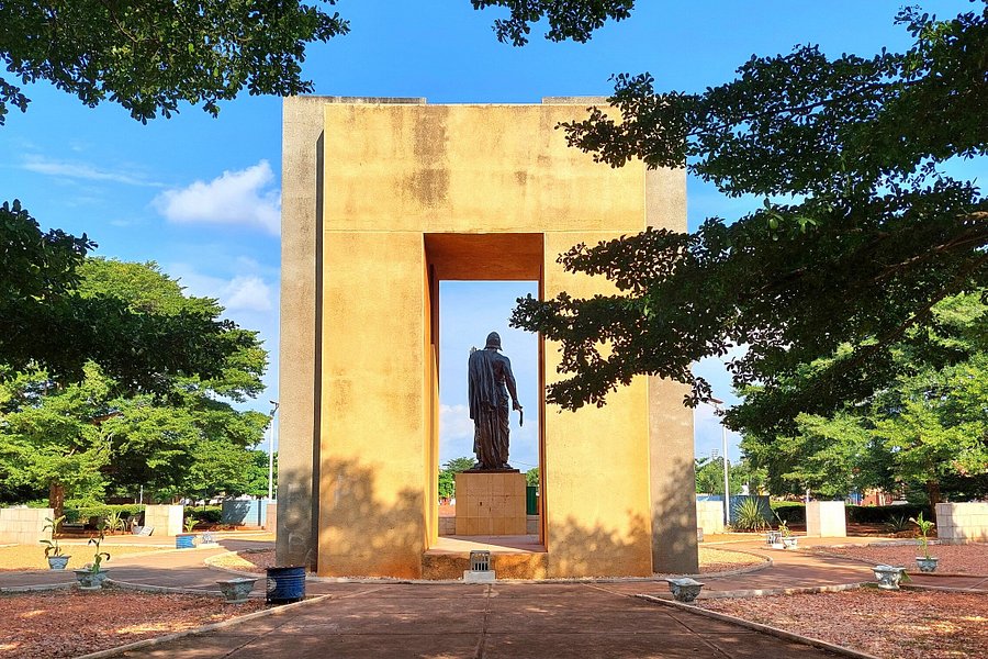 Statue Du Roi Béhanzin, Place Goho image