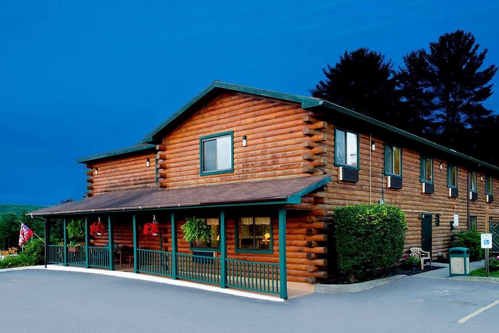 Things To Do in Howard Johnson Lake George, Restaurants in Howard Johnson Lake George