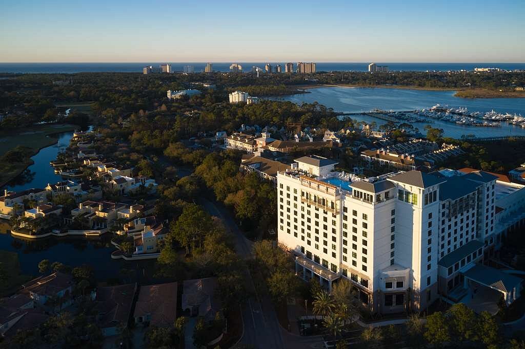 Things To Do in Hotel Effie Sandestin, Restaurants in Hotel Effie Sandestin