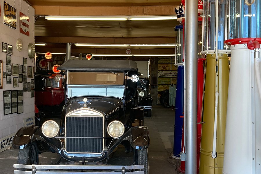 Old Ford Garage image