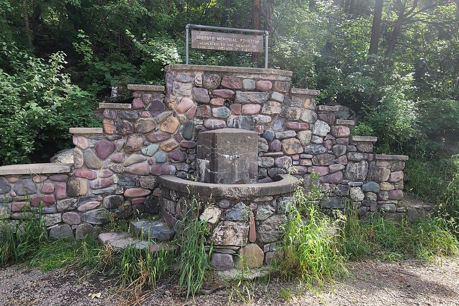 Shepard Memorial Fountain - Bad Rock Canyon image