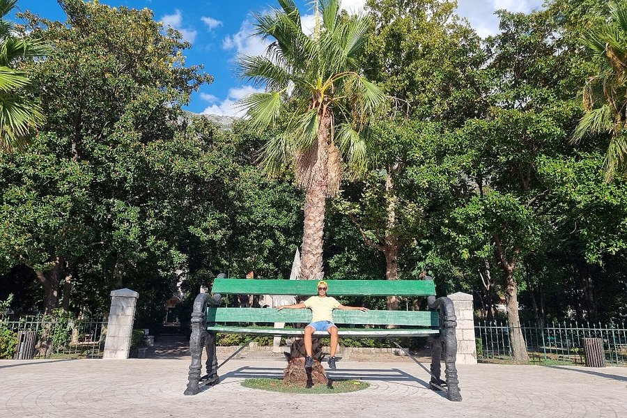 Giant Bench image