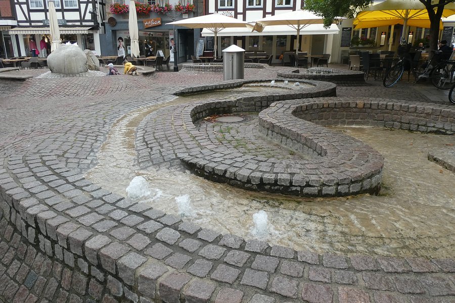 Der Marktplatz - Brunnen image