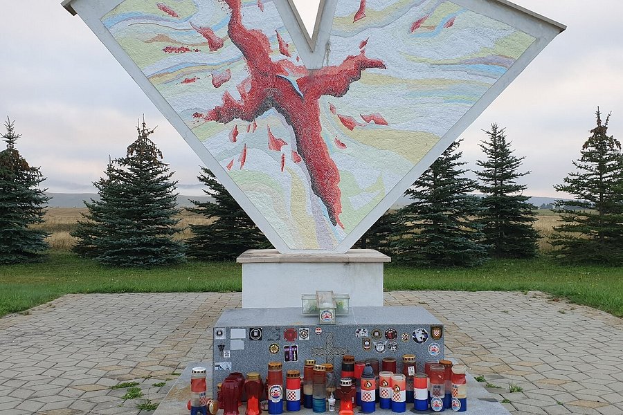 Spomenik Poginulim Vukovarcima Na Kupresu image