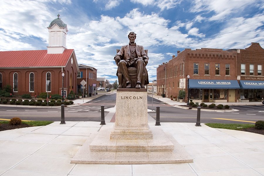 Lincoln Statue image