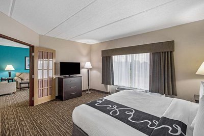 Hotel photo 2 of Comfort Inn & Suites Sarasota I75.