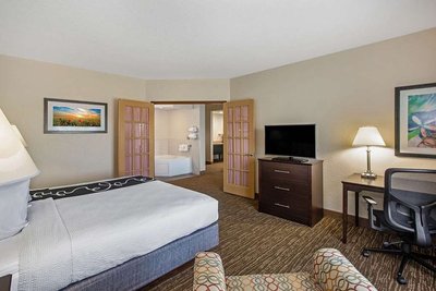 Hotel photo 3 of Comfort Inn & Suites Sarasota I75.