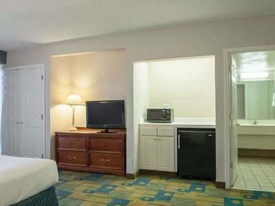 Hotel photo 9 of La Quinta Inn by Wyndham New Orleans Veterans / Metairie.