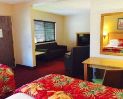 Hotel photo 13 of Caliente Tropics Resort.