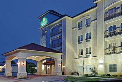 Hotel photo 12 of La Quinta Inn & Suites by Wyndham DFW Airport West - Euless.