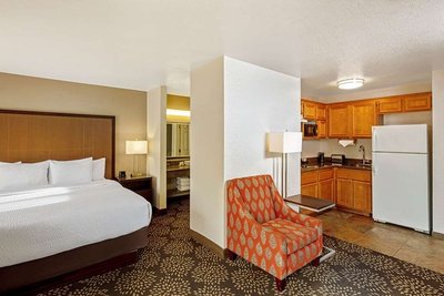Hotel photo 24 of La Quinta Inn & Suites by Wyndham Las Vegas Red Rock.